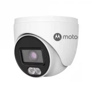 Câmera de segurança dome Motorola com design compacto, corpo branco e base frontal preta. Possui lente centralizada com luz infravermelha e iluminação adicional na parte inferior, logotipo da Motorola estampado na lateral, e estrutura com acabamento plástico e metálico.